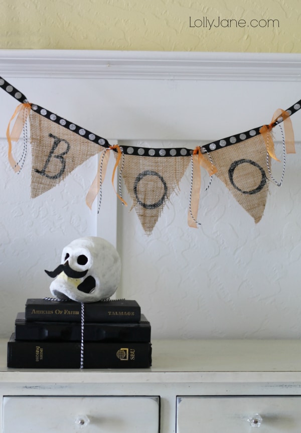 Fast and easy Halloween bunting! Cute BOO burlap banner!