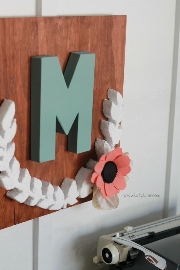 DIY project |Make this pretty monogram sign out of a surprise material: foam! Cute home decor that's easy to make!  So cute with mixed media felt flowers and coffee filter leaves. A great how-to on lollyjane.com