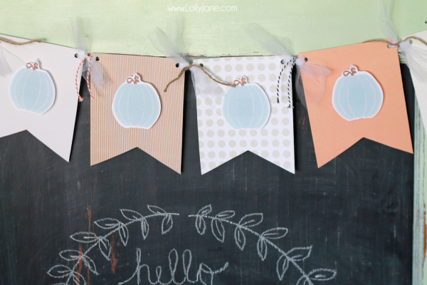 Easy DIY Fall Pumpkin Bunting (FREE printable!) via lollyjane.com