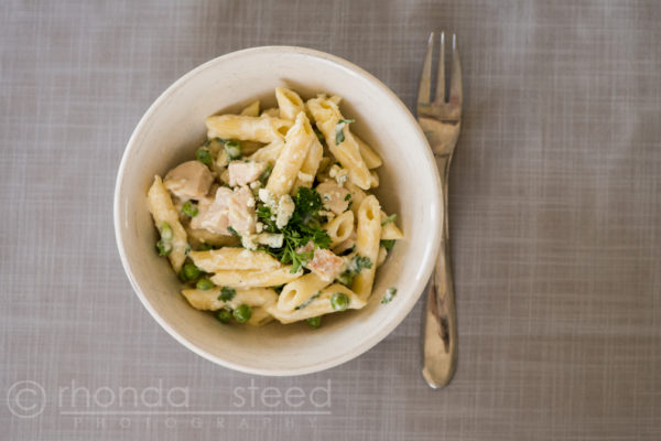 Easy chicken pasta recipe, yum! Quick and easy dinner idea!!