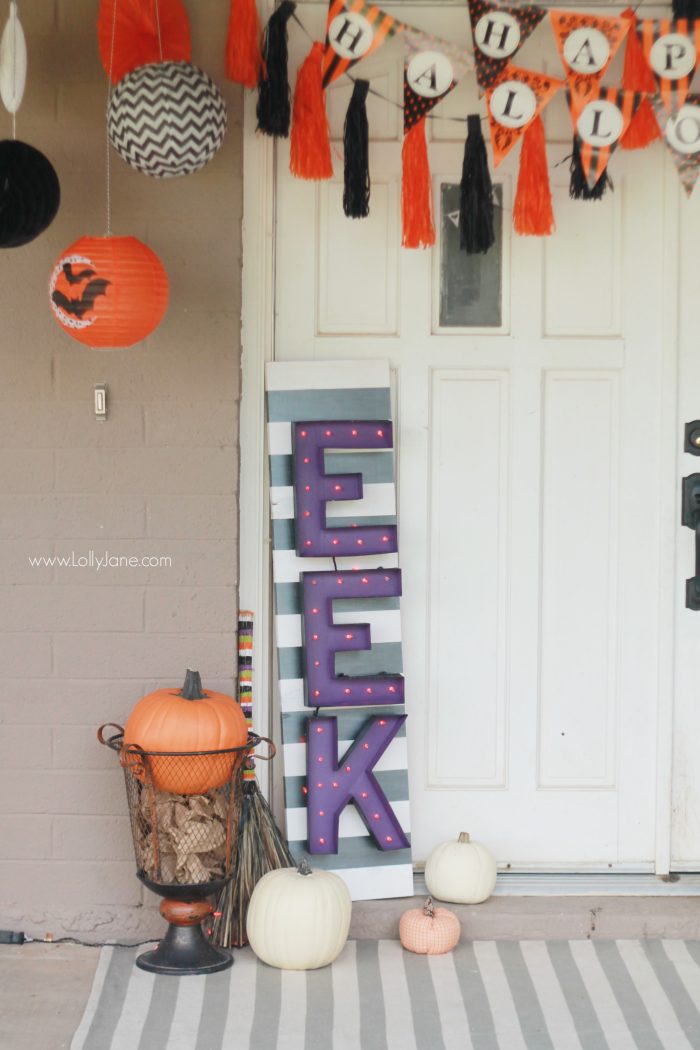 Easy Halloween porch decor | lollyjane.com