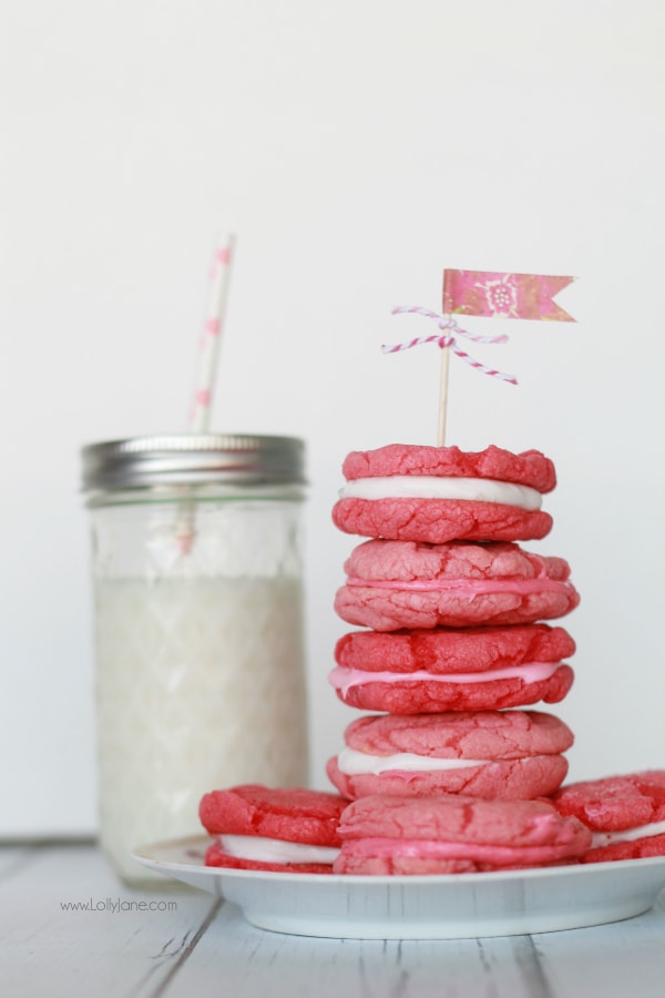 Easy ombre pink whoopie pie cookies, yum!! | lollyjane.com