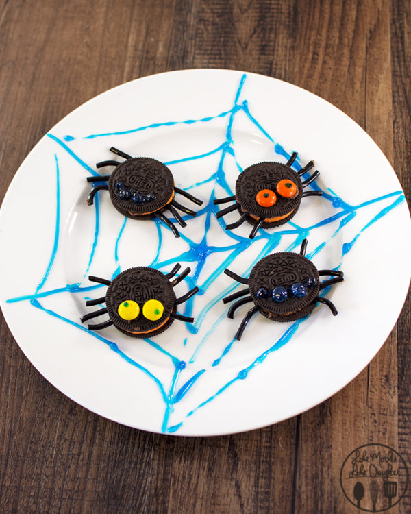 Adorable! OREO spider cookies!