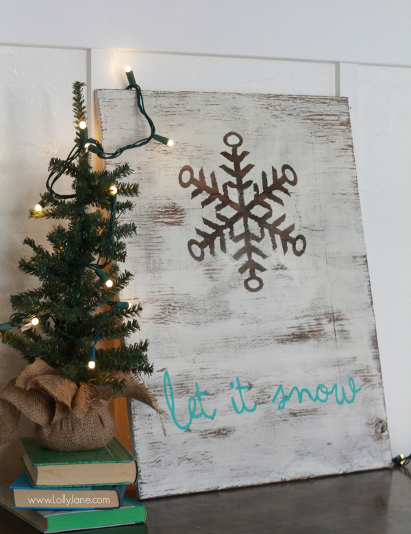 Pretty natural snowflake winter decor. This let it snow sign is so cute all season long. Cute Christmas decor!