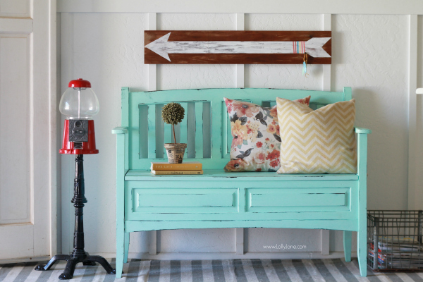 Gorgeous teal bench makeover!  See how easy it is to refinish old furniture to make it new again.| lollyjane.com