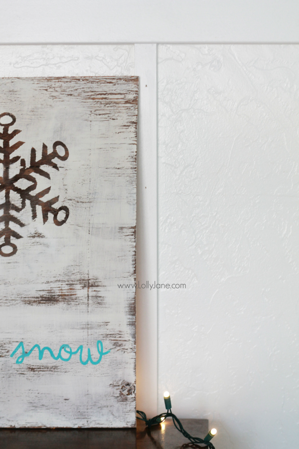 Pretty natural snowflake winter decor. This let it snow sign is so cute all season long. Cute Christmas decor!