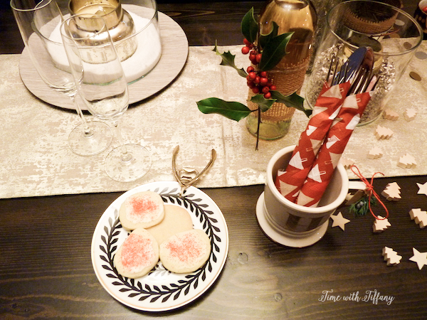 Easy Holiday Party Table Setting Tips |via TimeWithTiffany