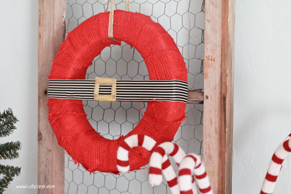 DIY Santa-inspired Holiday Wreath |via LollyJane.com