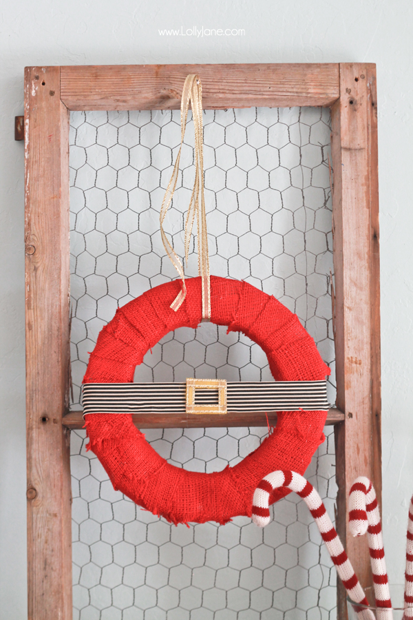 DIY Santa-inspired Holiday Wreath |via LollyJane.com