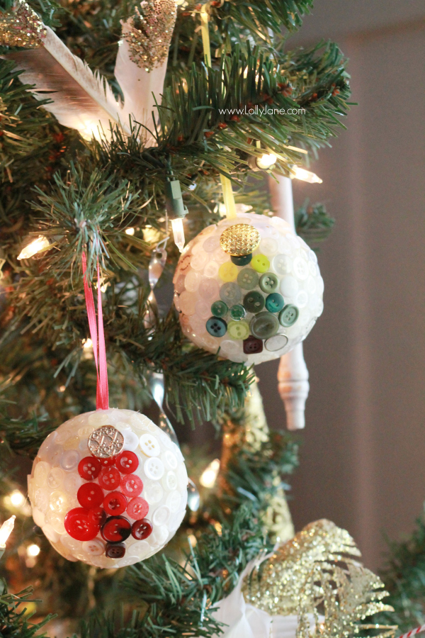 DIY | Easy button ornament, just use hot glue and buttons to create patterns, dimension. Great for little kids!