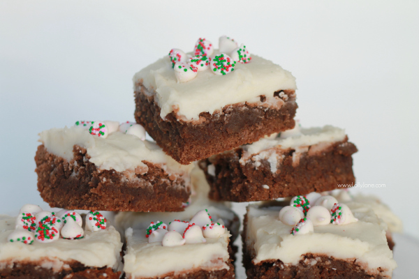 Easy peppermint brownies recipe, so yummy and quick to make! Perfect Christmas dessert idea or neighbor gift!