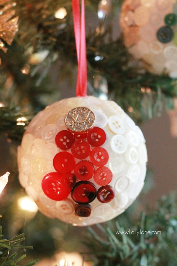 DIY | Easy button ornament, just use hot glue and buttons to create patterns, dimension. Great for little kids!