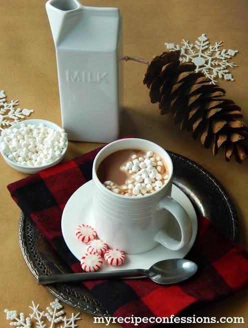 EASY and yummy PEPPERMINT hot chocolate recipe! This is THE hot cocoa recipe this Christmas season!