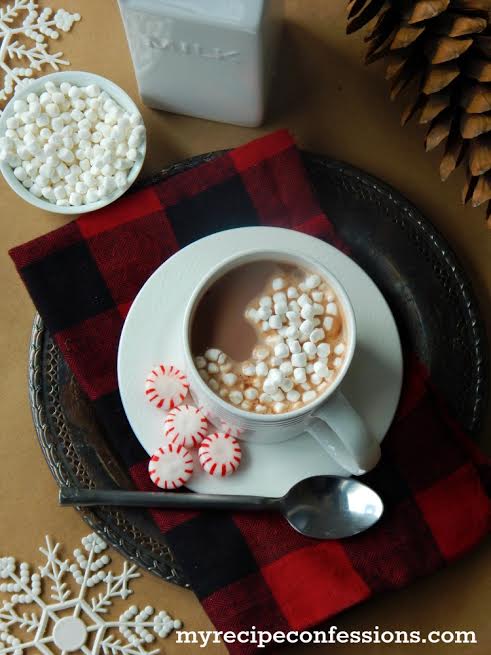 EASY and yummy PEPPERMINT hot chocolate recipe! This is THE hot cocoa recipe this Christmas season!