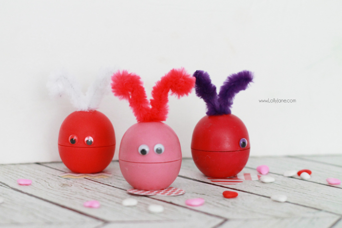 EOS love bug Valentines, these are so dang cute and really easy to make!  Makes a fun Valentine gift, great for kids or a cute teacher gift or fun coworker gift as well! Click through for the final product!