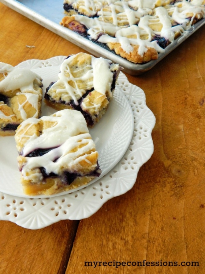 Amazingly delicious Blueberry Kuchen Bars |via MyRecipeConfessions