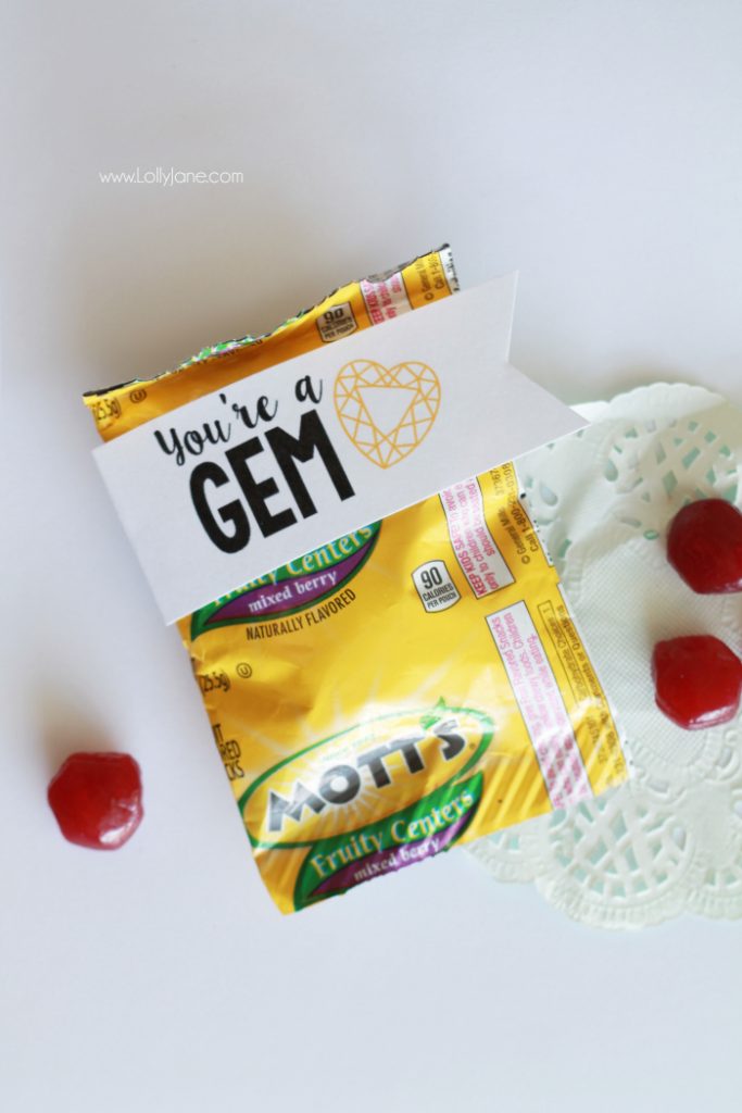 You're a GEM, cute FREE printable tag! Cute no candy Valentine's Day idea! Yummy fruit snacks with free tag!