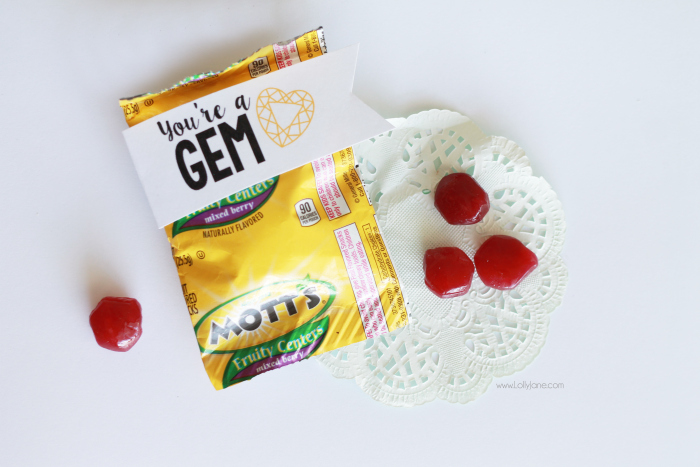 You're a GEM, cute FREE printable tag! Cute no candy Valentine's Day idea! Yummy fruit snacks with free tag!