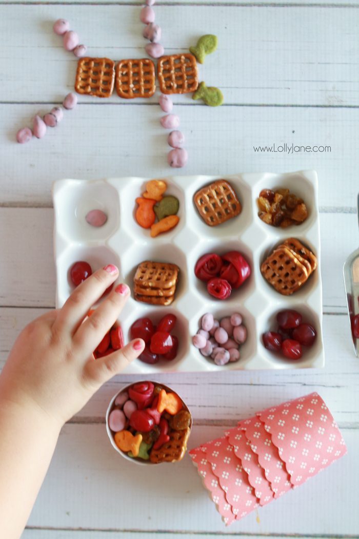 Bunny Bail Trail Mix recipe, lots of fun and healthy snack ideas! Great Easter treat idea and fun spring handout idea!