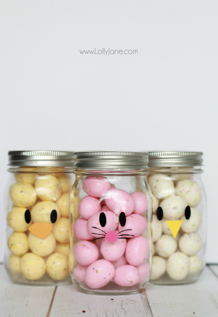 Adorable and EASY mason jar idea! Apply little faces to clear mason jars and fill with colorful candies to make quick Easter mason jar craft favors! Sooo cute!