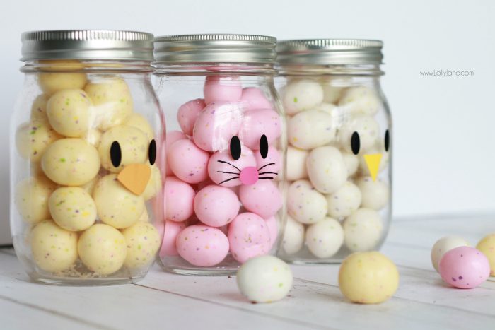 Adorable and EASY mason jar idea! Apply little faces to clear mason jars and fill with colorful candies to make quick Easter mason jar craft favors! Sooo cute! 