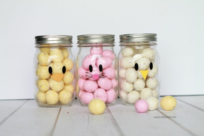 Adorable and EASY mason jar idea! Apply little faces to clear mason jars and fill with colorful candies to make quick Easter mason jar craft favors! Sooo cute! 