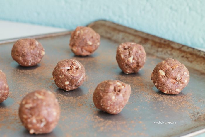 Easy and HEALTHY treat! This almond date ball recipe will leave you satisfied without the guilt. No sugar added!