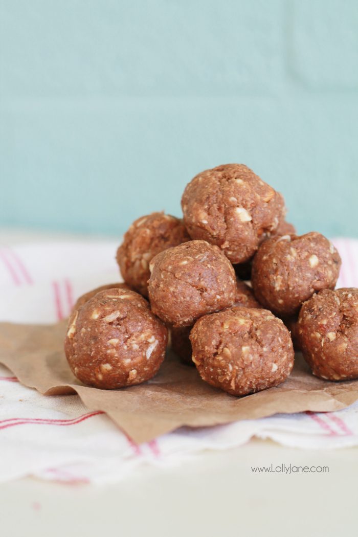 Easy and HEALTHY treat! This almond date ball recipe will leave you satisfied without the guilt. No sugar added!