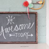 DIY Framed Sign tutorial! Learn how to make all those cute wood signs, love the rustic chalkboard sign!