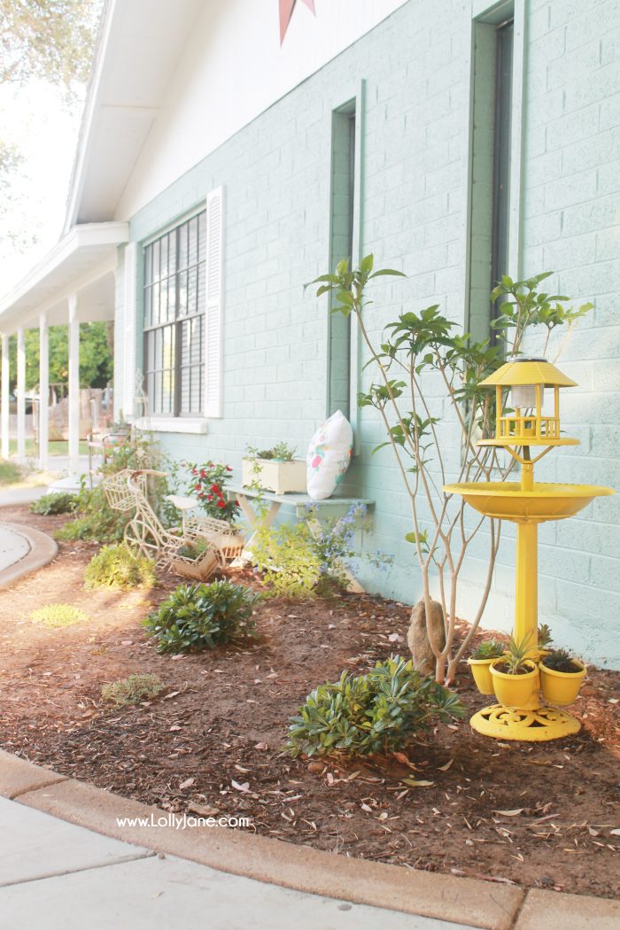 Coloful front porch spring ideas plus front porch garden decor and ideas! Plants to use for heavily shaded areas. #greenthumbchallenge