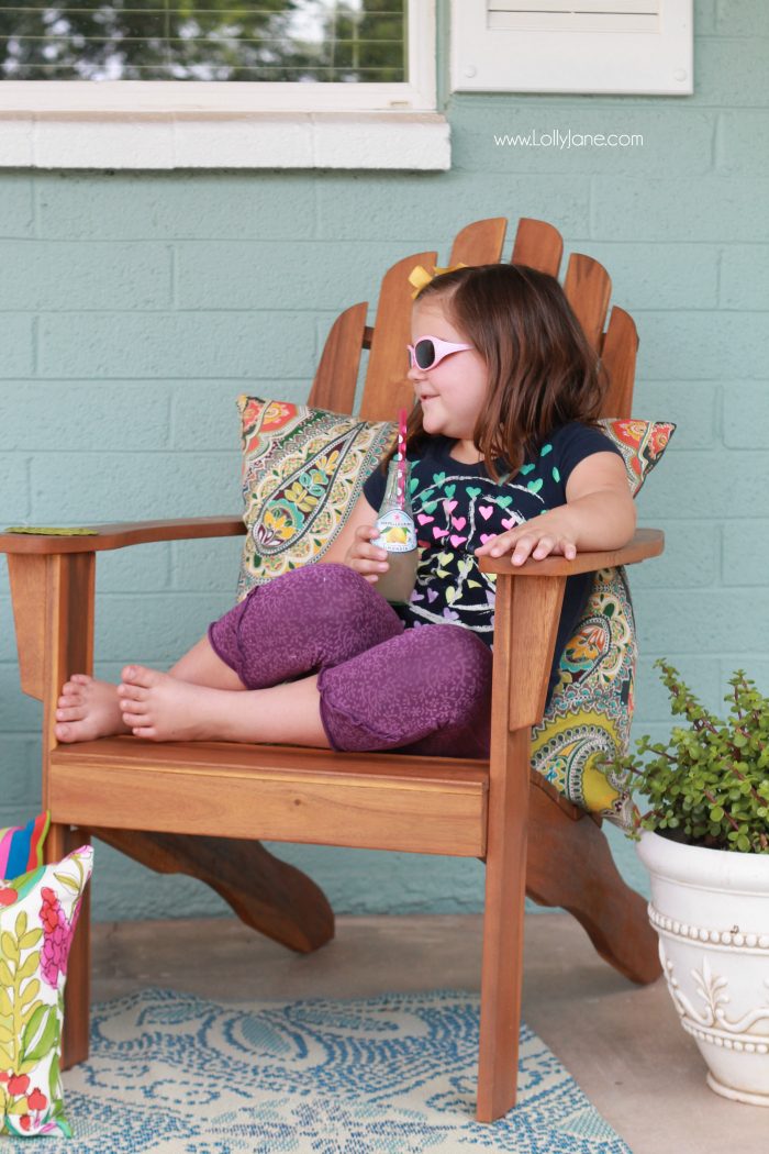 Colorful front porch ideas and tips, lots of pretty decor ideas by layering textures and patterns.