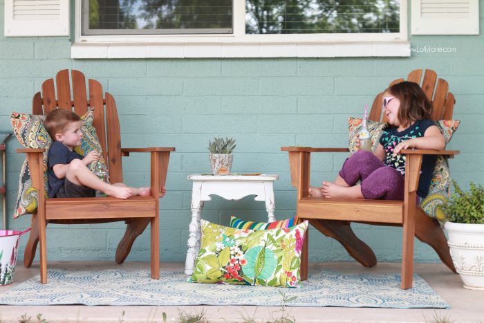 Colorful front porch ideas and tips, lots of pretty decor ideas by layering textures and patterns.