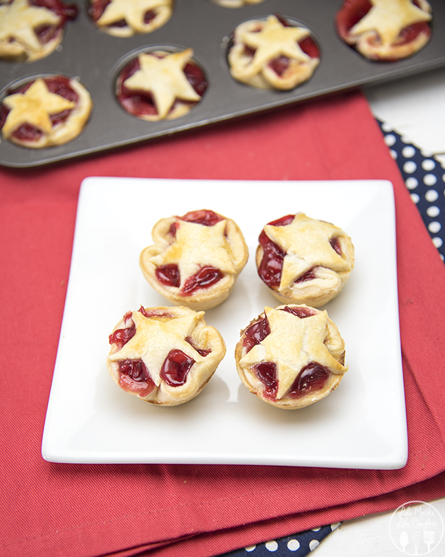  What a delicious and easy recipe! A great Fourth of July dessert ideas, love this cherry pies recipe, the perfect treat to bring to a summer bbq! 