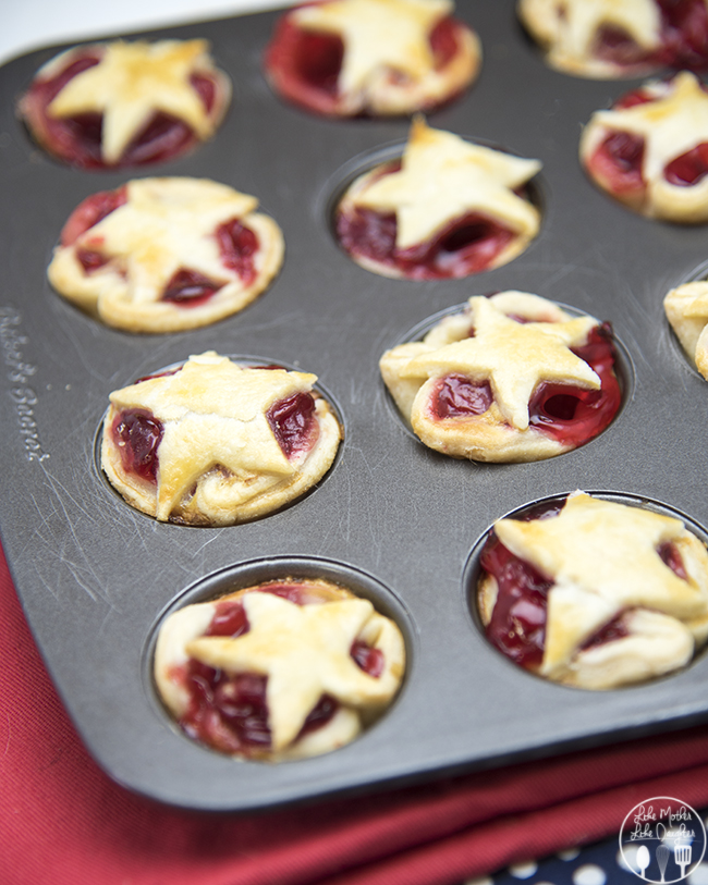  What a delicious and easy recipe! A great Fourth of July dessert ideas, love this cherry pies recipe, the perfect treat to bring to a summer bbq! 