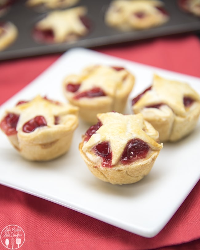  What a delicious and easy recipe! A great Fourth of July dessert ideas, love this cherry pies recipe, the perfect treat to bring to a summer bbq! 