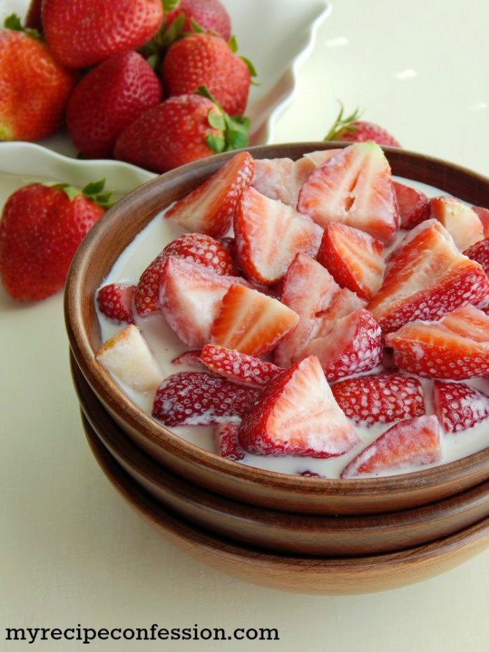 Looking for an easy strawberries and cream recipe? This one is so light and refreshing, simply mix cream with sugar for an easy snack! Love this strawberries and cream recipe! #strawberriesandcream #strawberrycream #easydessert #lightdessert #strawberryrecipes