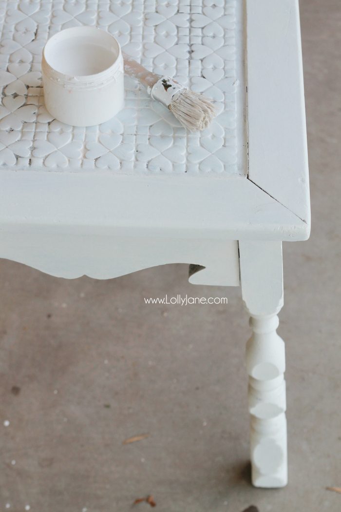 Pretty table makeover, check out the boring before. See how to turn a $8 thrifted table into a gorgeous after table! Love a good before/after furniture makeover. Love chalk paint and wax too! BBFrosch chalk paint powder is the best, affordable and easy to use!