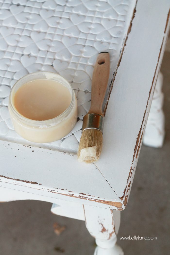 Pretty table makeover, check out the boring before. See how to turn a $8 thrifted table into a gorgeous after table! Love a good before/after furniture makeover. Love chalk paint and wax too! BBFrosch chalk paint powder is the best, affordable and easy to use!