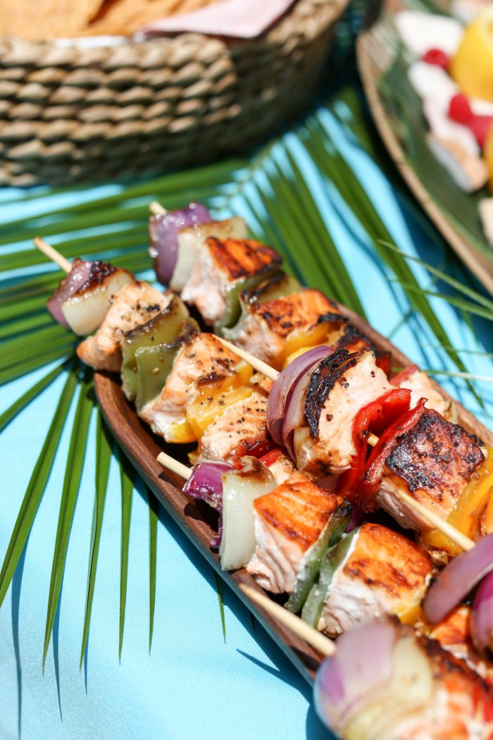 Make yummy kabobs for summer snacks for the perfect summer party! Plus top 5 punch recipes! Click through for 4 more yummy punch recipes plus luau party ideas!  