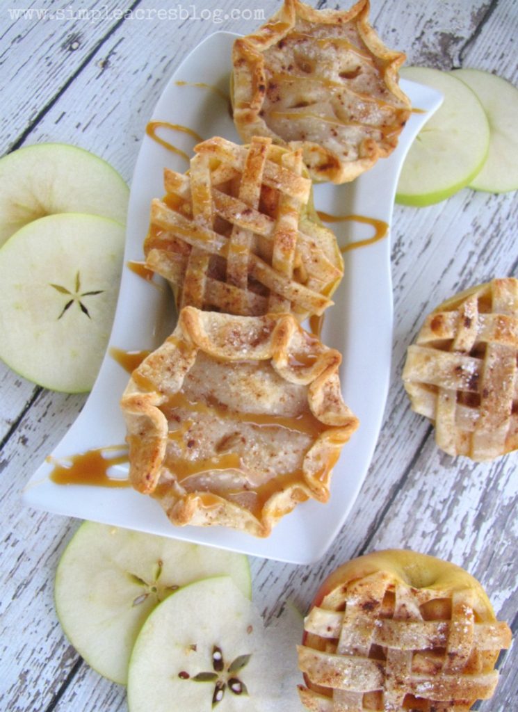 Mini Apple Pies recipe, so good! Perfect fall dessert recipe, yum!