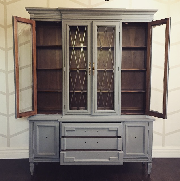 Gorgeous painted hutch makeover. Come see the before and after of this beautiful hutch using BB Frosch chalk paint powder! Rifle Paper Co wallpaper inside this pretty chalk paint hutch!