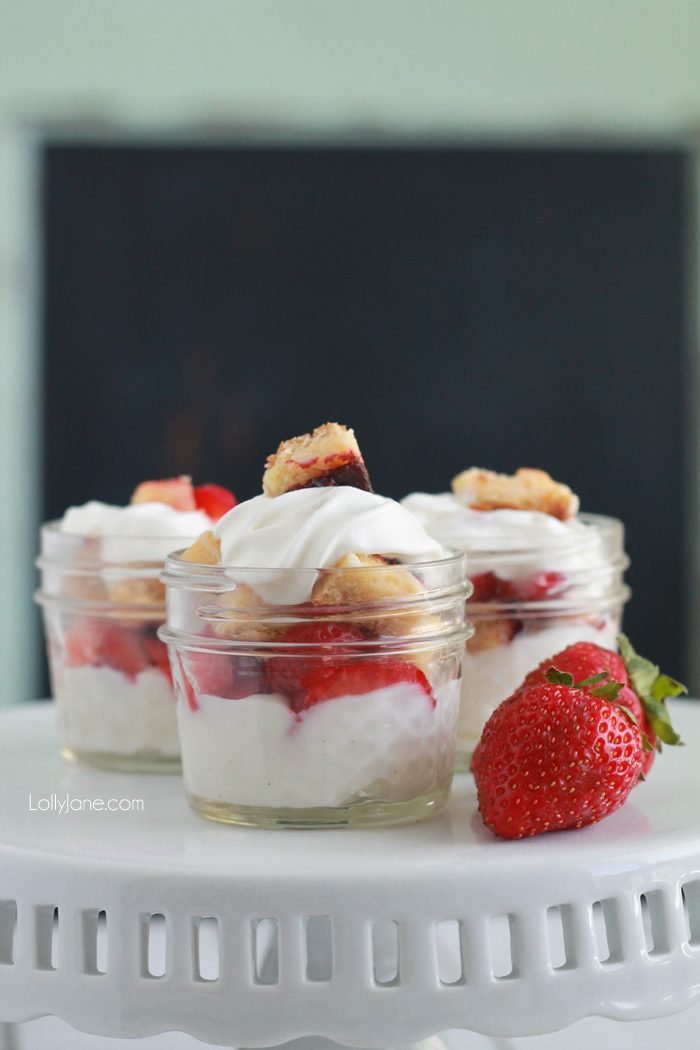 Cheesecake Bar Parfaits. Super easy to throw together, a perfect low cal treat!