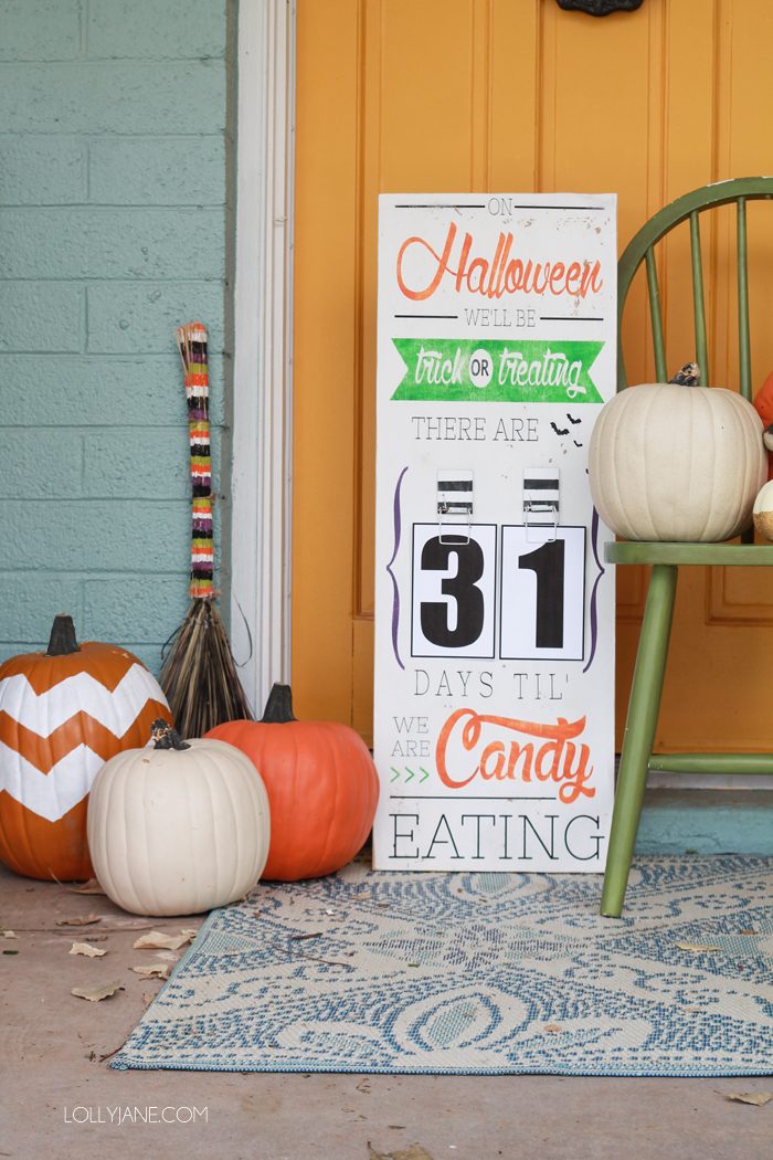 DIY Halloween Countdown Board with FREE printable numbers! Also has a FREE PRINTABLE version!