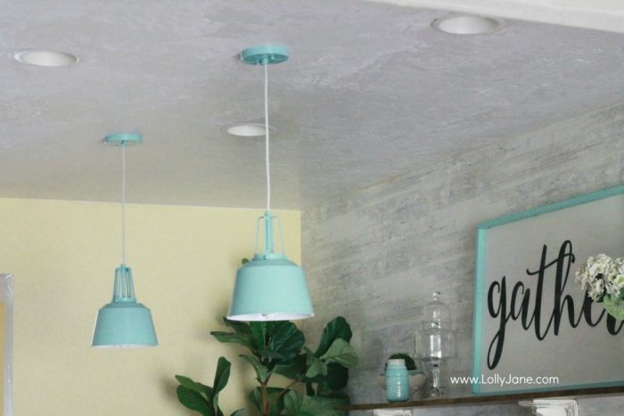 Gorgeous farmhouse dining room. All the tips to achieve this look without breaking the bank! Love the aqua dining room accents and the farmhouse pendants too! Pretty neutral dining room ideas!