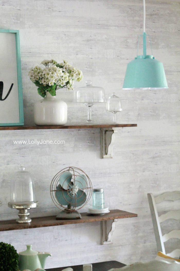 Gorgeous farmhouse dining room. All the tips to achieve this look without breaking the bank! Love the aqua dining room accents and the farmhouse pendants too! Pretty neutral dining room ideas!