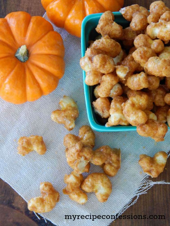 Pumpkin Spice Caramel Corn Pops recipe... so tasty and perfect for fall + Halloween! YUM!