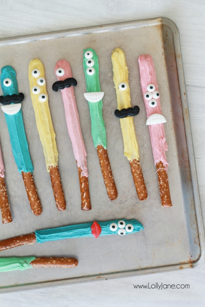 Easy to make Halloween treat! Chocolate dipped monster pretzel rods, just melt white chocolate, dip then add fun candy faces. Cute Halloween kids activity or fun Halloween dessert idea!