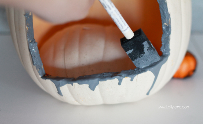 DIY Halloween Peeps-O-Lantern. Fun kid activity to display during the spooky season!