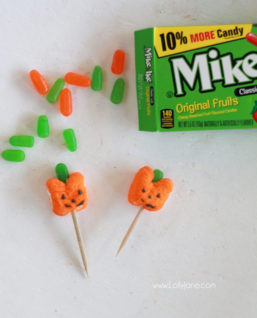 DIY Halloween Peeps-O-Lantern. Fun kid activity to display during the spooky season!