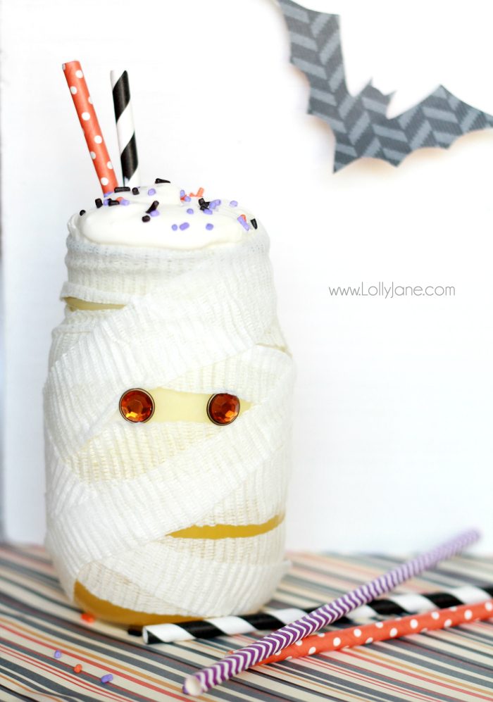 Halloween Mummy Soda Float! Cute! Just wrap mason jar in medical gauze, add eyes then pour soda in + ice cream over. Perfect for spooky parties!